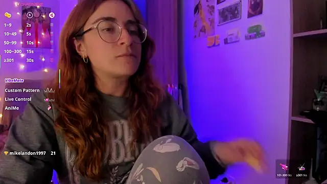 Snapshot of linda_giggle chatting on 1, 10, 2025 linda giggle online show from 1, 10, 2025