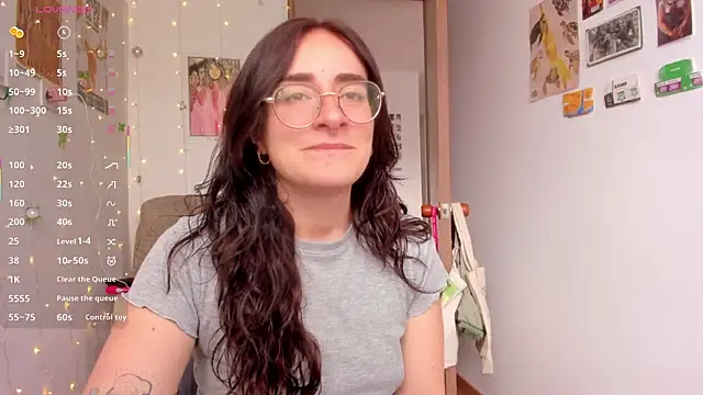 Snapshot of linda_giggle chatting on 22, 10, 2025 linda giggle online show from 22, 10, 2025