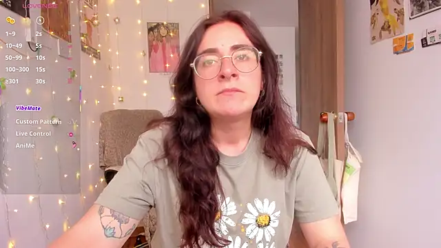 Snapshot of linda_giggle chatting on 30, 10, 2025 linda giggle online show from 30, 10, 2025