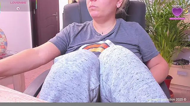 SquirtKitten online show from 7, 10, 2025