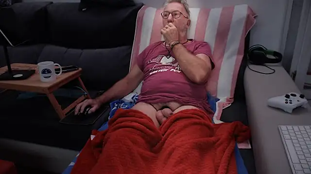 Snapshot of Nudelschwanz chatting on 11, 10, 2025 Nudelschwanz online show from 11, 10, 2025