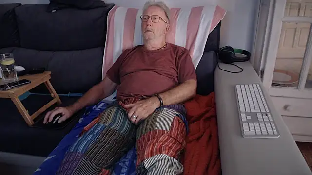 Snapshot of Nudelschwanz chatting on 12, 10, 2025 Nudelschwanz online show from 12, 10, 2025