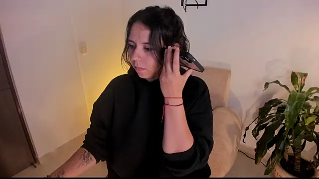 Amber  Davis online show from 20, 11, 2025