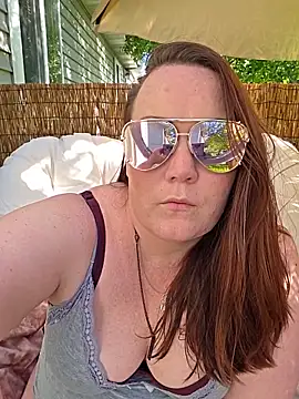 Snapshot of BBWQUEENBEEE chatting on 16, 6, 2026 BBWQUEENBEEE online show from 16, 6, 2026