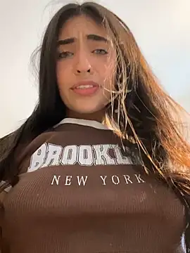 DaphneUwu online show from 5, 4, 2026