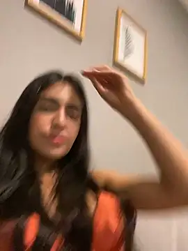 DaphneUwu online show from 9, 4, 2026