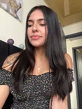 DaphneUwu online show from 5, 1, 2025