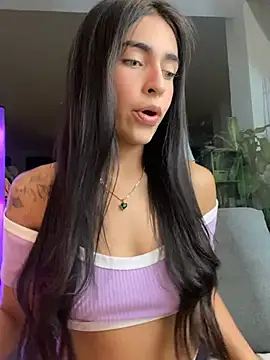 Snapshot of DaphneUwu chatting on 8, 7, 2026 DaphneUwu online show from 8, 7, 2026