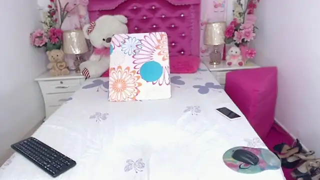 Divaxhermosa online show from 17, 12, 2025