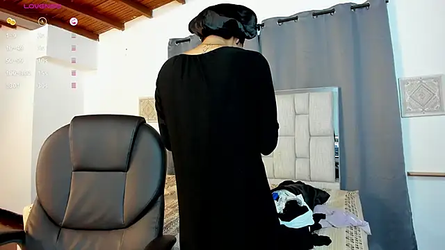 Snapshot of Dounia_nagi chatting on 25, 10, 2025 Dounia nagi online show from 25, 10, 2025