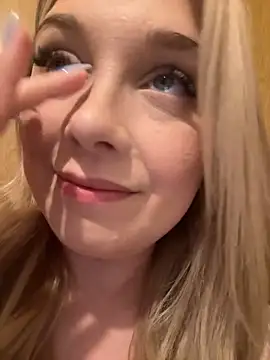 CherryAuroraa online show from 21, 3, 2025