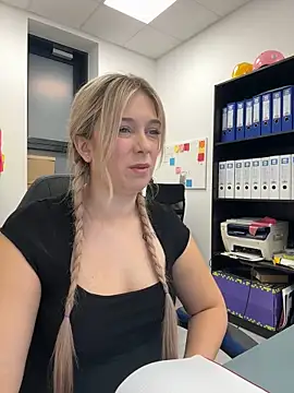 CherryAuroraa online show from 5, 12, 2024