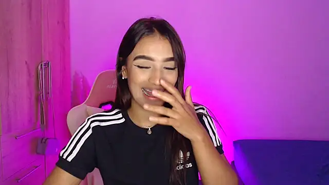 Snapshot of GiltRosebush chatting on 11, 1, 2025 GiltRosebush online show from 11, 1, 2025