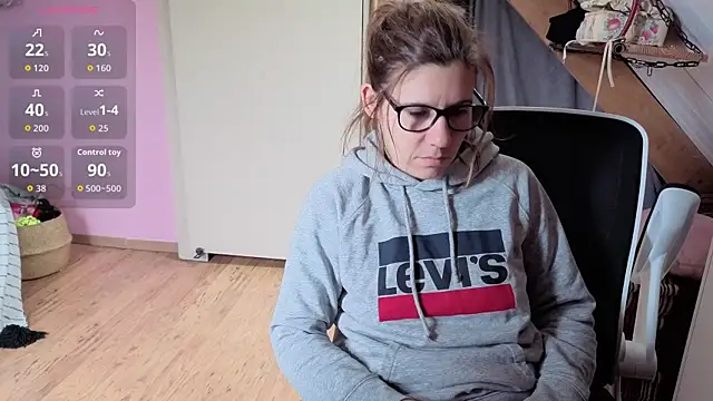 Lina lou4 online show from 12, 4, 2026