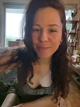 SuzieWanKenobi online show from 21, 9, 2025