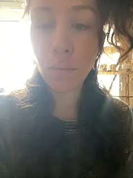 SuzieWanKenobi online show from 19, 10, 2025