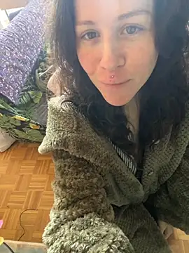 SuzieWanKenobi online show from 29, 9, 2025