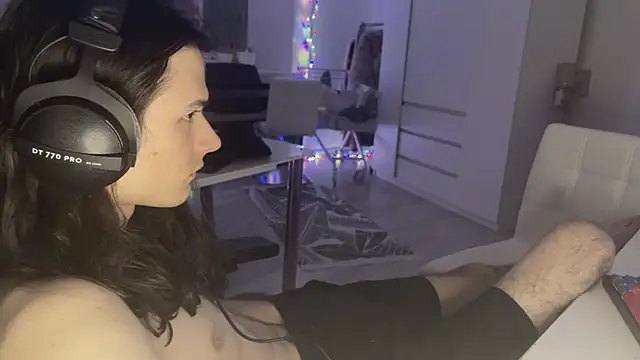 Snapshot of CandyChell chatting on 5, 2, 2026 CandyChell online show from 5, 2, 2026