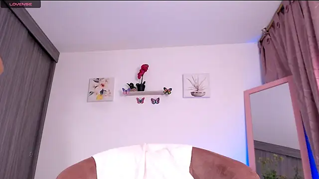 Annaross2 online show from 12, 3, 2025