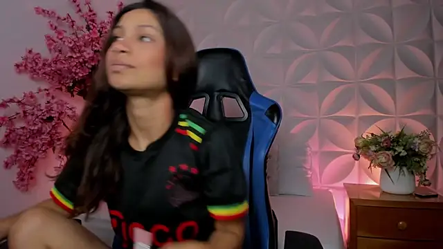 cora 22 online show from 11, 11, 2025