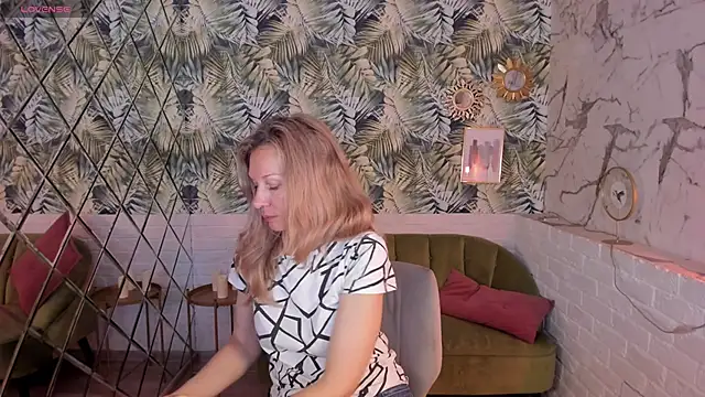 Snapshot of NancyGrace chatting on 5, 10, 2025 NancyGrace online show from 5, 10, 2025