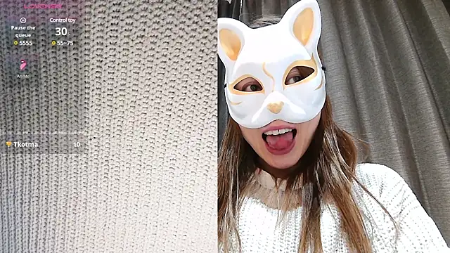 LuuLee0804 online show from 5, 12, 2024