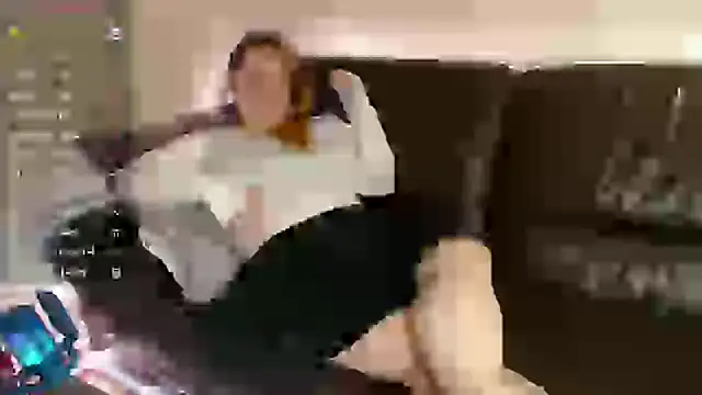 LilithEmber online show from 11, 1, 2025