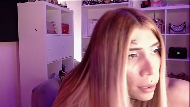 caroline cossei online show from 3, 10, 2025