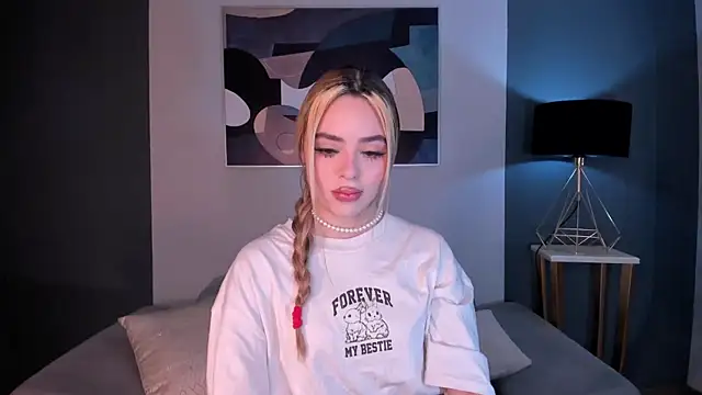 JuanitaClay online show from 9, 9, 2025