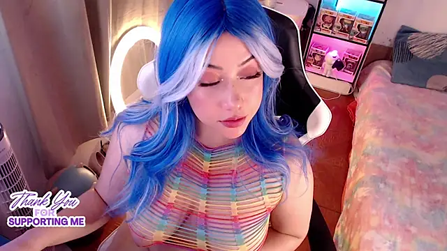 Emmy Ruiz online show from 5, 10, 2025