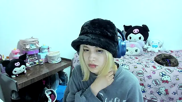 Akane-Mou online show from 15, 9, 2025