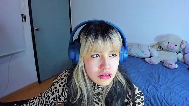 Akane-Mou online show from 4, 1, 2025