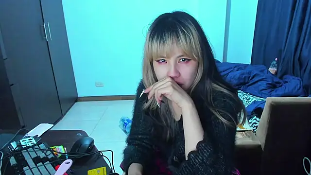 Akane-Mou online show from 10, 1, 2025