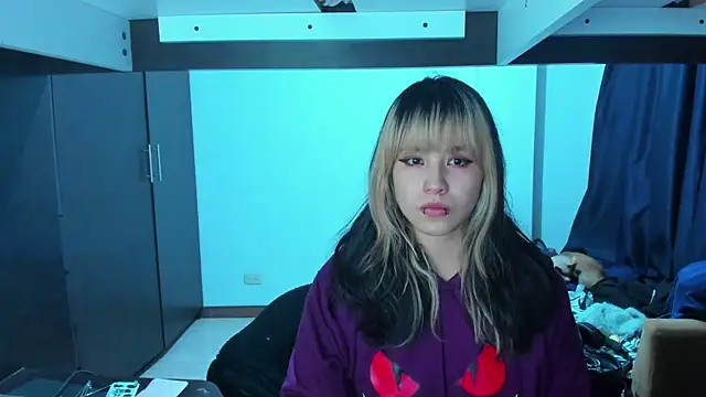 Akane-Mou online show from 10, 1, 2025