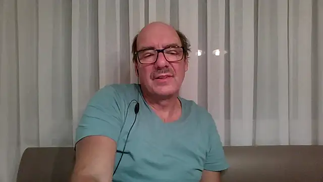 Snapshot of giesidie_1 chatting on 1, 12, 2025 giesidie 1 online show from 1, 12, 2025