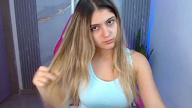 sofia henaok online show from 28, 2, 2025