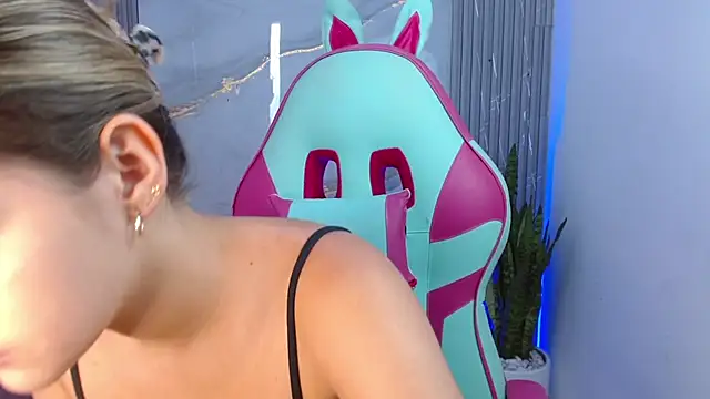 sofia henaok online show from 22, 2, 2025