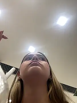 sofia henaok online show from 13, 3, 2025