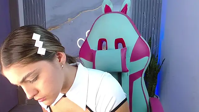 sofia henaok online show from 19, 2, 2025