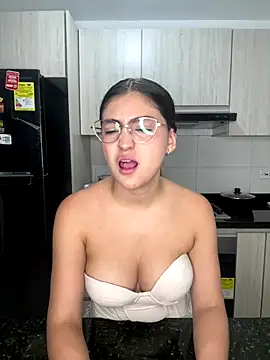 sofia henaok online show from 8, 10, 2025