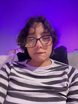 Snapshot of aurora_xoxo chatting on 14, 12, 2025 aurora xoxo online show from 14, 12, 2025