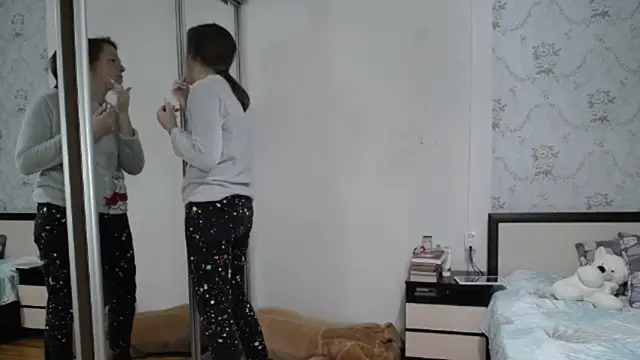 Snapshot of Popppka chatting on 14, 12, 2025 Popppka online show from 14, 12, 2025