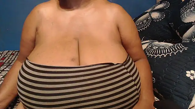 CUTEFIRMMELONSS online show from 2, 4, 2026