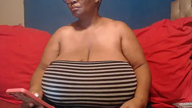 CUTEFIRMMELONSS online show from 10, 1, 2026