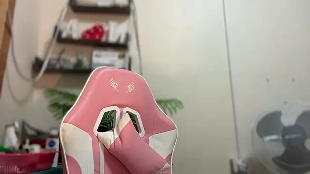 Snapshot of ehotlovea_ chatting on 27, 10, 2025 ehotlovea online show from 27, 10, 2025