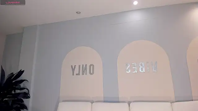 MariamRivera  online show from 25, 2, 2025