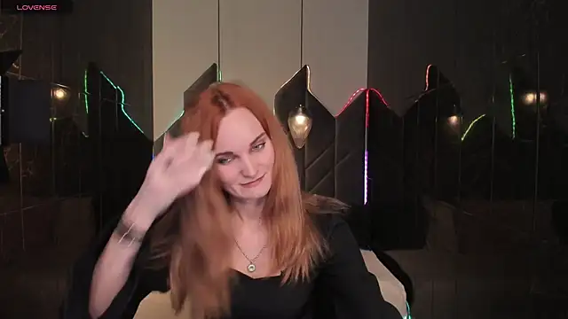 Snapshot of SaraSubtlety chatting on 14, 11, 2025 SaraSubtlety online show from 14, 11, 2025