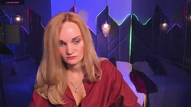 Snapshot of SaraSubtlety chatting on 3, 10, 2025 SaraSubtlety online show from 3, 10, 2025