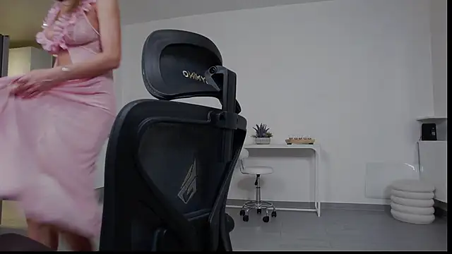 Snapshot of Bella_Twine chatting on 24, 2, 2026 Bella Twine online show from 24, 2, 2026