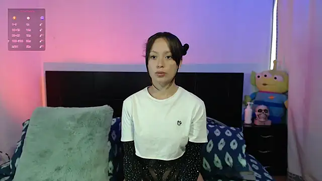 Snapshot of it_l chatting on 8, 11, 2025 it l online show from 8, 11, 2025